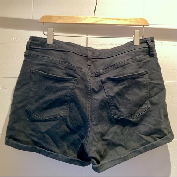 Extra high rise stretch jean shorts — black (2/3 inch inseam) - Picture 4 of 5